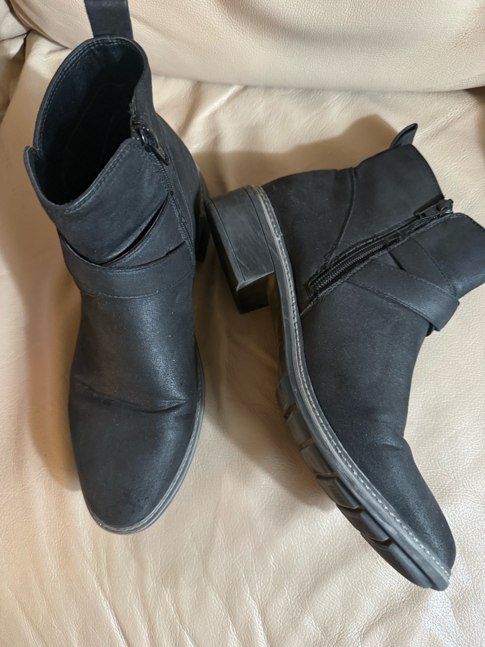Cliffs by WHITE MOUNTAIN Black Ankle Booties with Side Zip